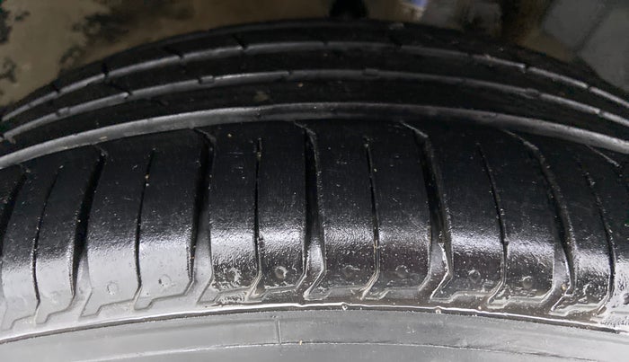 2018 Maruti Baleno ZETA PETROL 1.2, Petrol, Manual, 24,390 km, Right Front Tyre Tread