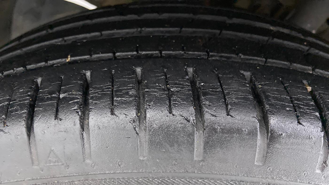 2018 Maruti Baleno ZETA PETROL 1.2, Petrol, Manual, 24,390 km, Left Front Tyre Tread