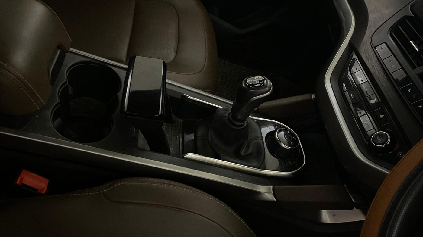 2019 Tata Harrier XZ 2.0L, Diesel, Manual, 72,373 km, Gear Lever