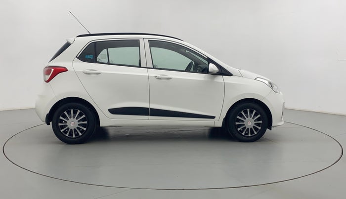 2017 Hyundai Grand i10 Sportz(O) 1.2 MT, Petrol, Manual, 1,00,951 km, Right Side View