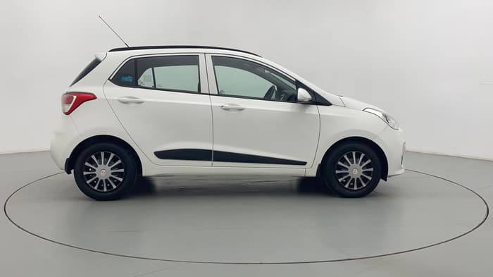 2017 Hyundai Grand i10 Sportz(O) 1.2 MT, Petrol, Manual, 1,00,951 km, Right Side View
