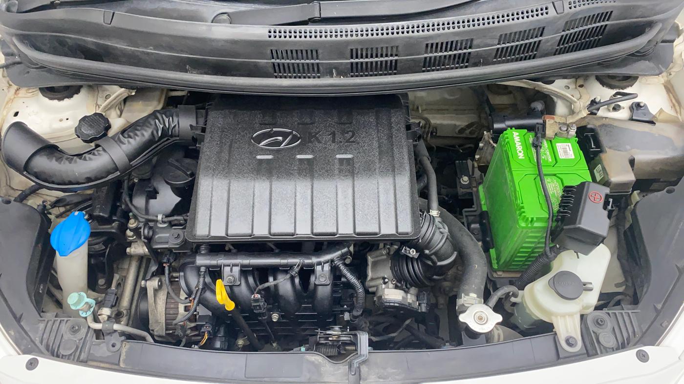2017 Hyundai Grand i10 Sportz(O) 1.2 MT, Petrol, Manual, 1,00,951 km, Engine Bonet View