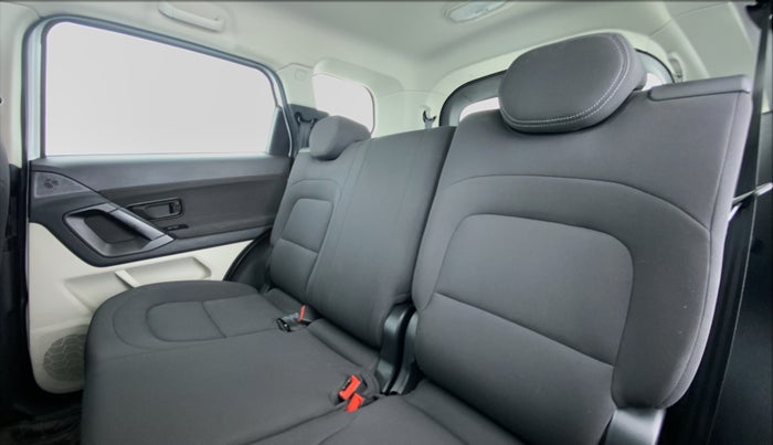 2021 Tata Safari XE 2.0 KRYOTEC, Diesel, Manual, 18,390 km, Right Side Rear Door Cabin