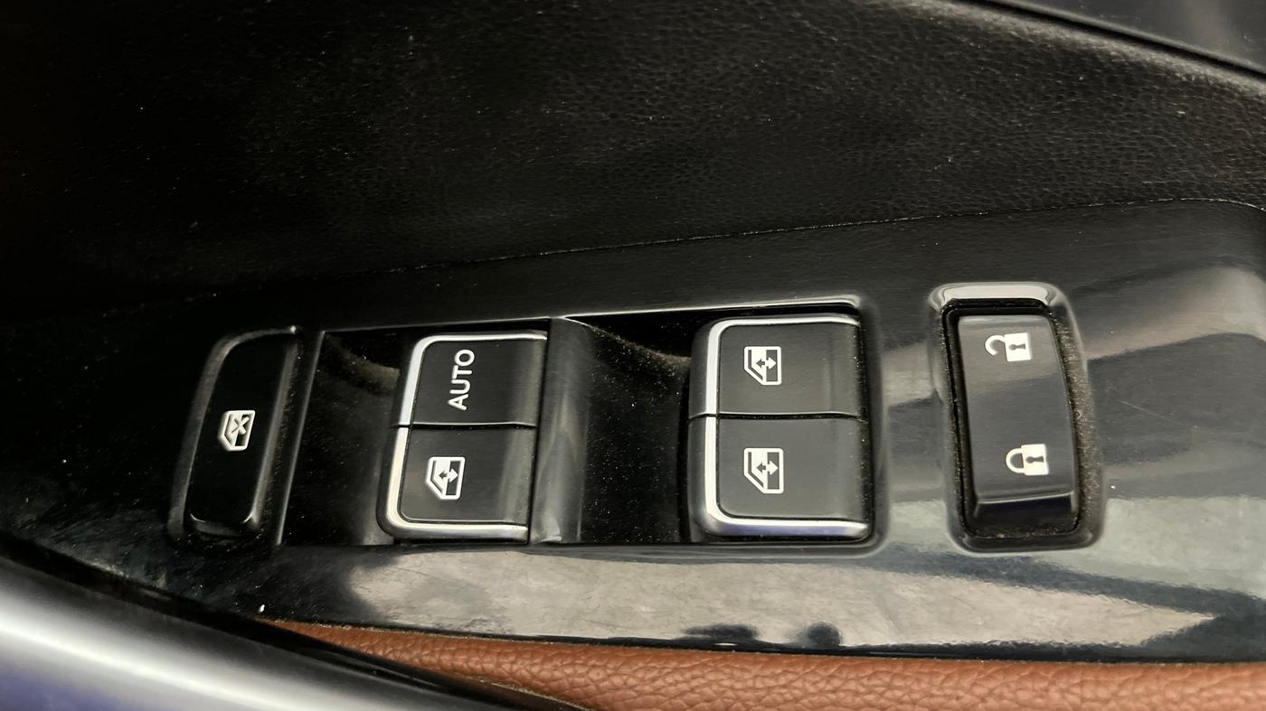 2021 MG HECTOR PLUS SHARP 1.5 PETROL TURBO DCT 6-STR, Petrol, Automatic, 88,872 km, Driver Side Door Panels Control