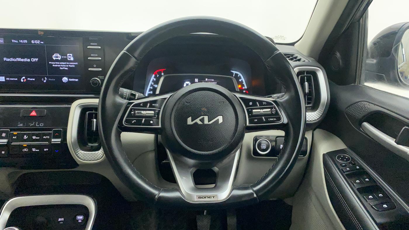 2022 KIA SONET HTX 1.0 IMT, CNG, Manual, 30,117 km, Steering Wheel Close Up