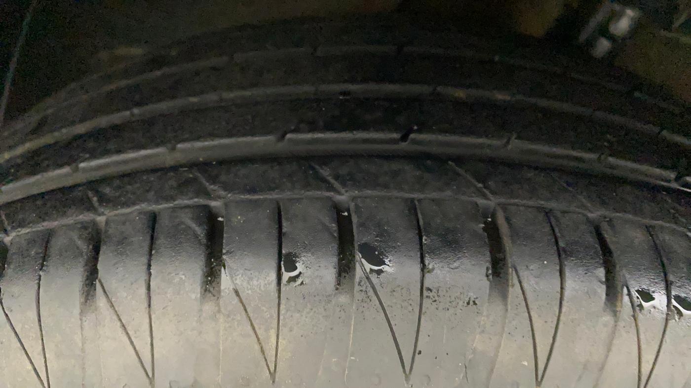 2022 KIA SONET HTX 1.0 IMT, CNG, Manual, 30,117 km, Left Front Tyre Tread