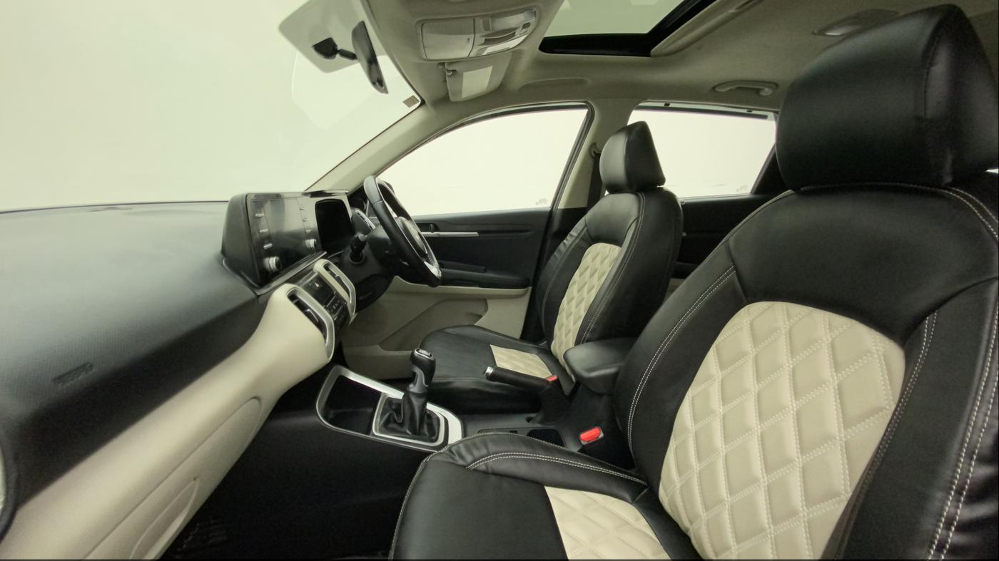 2022 KIA SONET HTX 1.0 IMT, CNG, Manual, 30,117 km, Right Side Front Door Cabin
