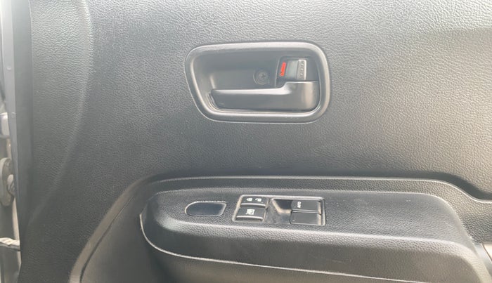 2017 Maruti IGNIS SIGMA 1.2, Petrol, Manual, 27,592 km, Driver Side Door Panels Control