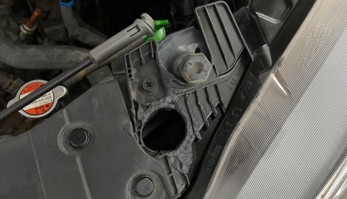 2021 Maruti XL6 ZETA AT, Petrol, Automatic, 60,970 km, Left headlight - Clamp has minor damage