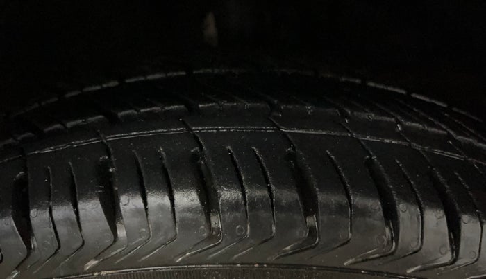 2021 Maruti XL6 ZETA AT, Petrol, Automatic, 60,970 km, Right Front Tyre Tread