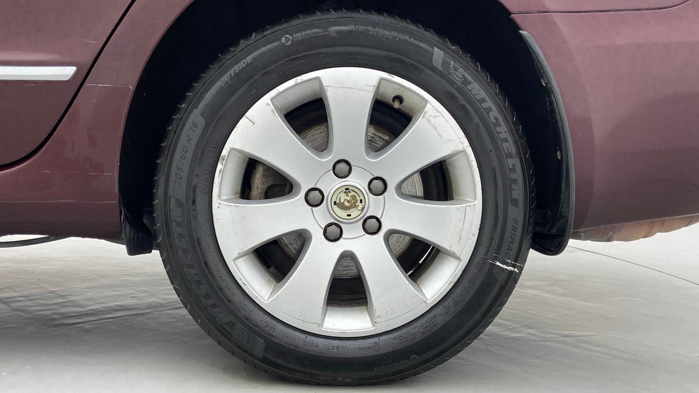 2012 Skoda Superb ELEGANCE 1.8 TSI AT, Petrol, Automatic, 49,890 km, Left Rear Wheel