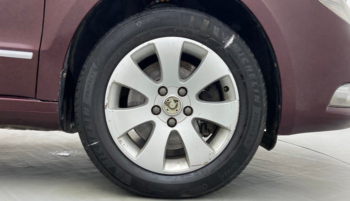 2012 Skoda Superb ELEGANCE 1.8 TSI AT, Petrol, Automatic, 49,890 km, Right Front Wheel
