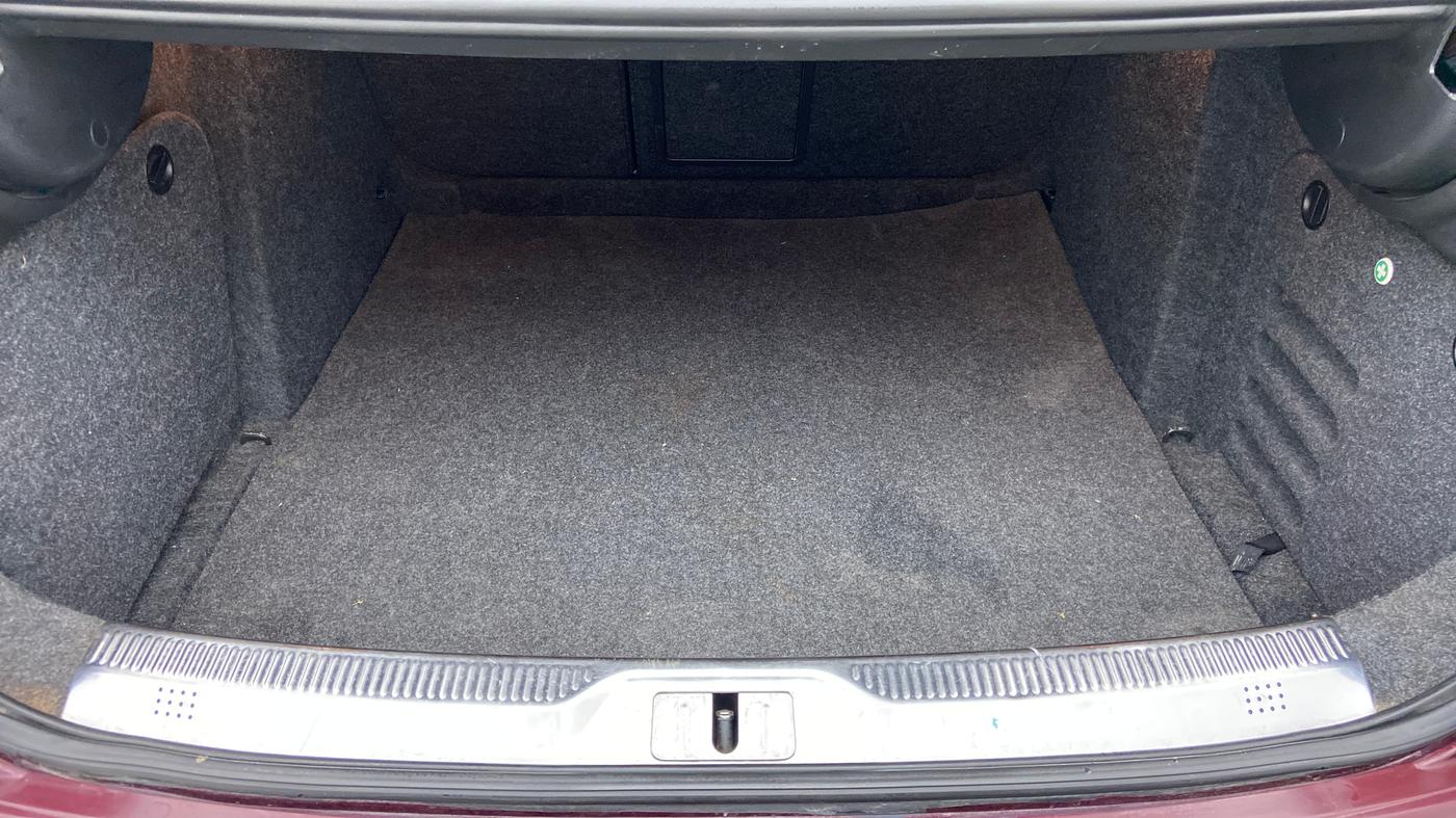 2012 Skoda Superb ELEGANCE 1.8 TSI AT, Petrol, Automatic, 49,890 km, Boot Inside
