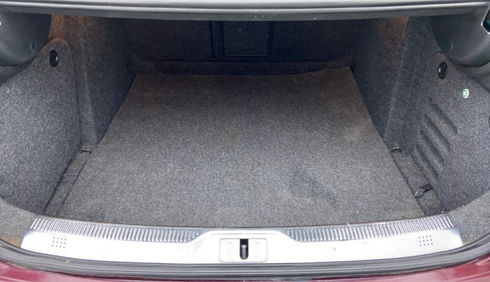 2012 Skoda Superb ELEGANCE 1.8 TSI AT, Petrol, Automatic, 49,890 km, Boot Inside