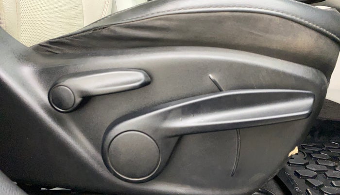 2018 Jeep Compass LIMITED (O) 1.4 PETROL AT, Petrol, Automatic, 1,03,221 km, Driver Side Adjustment Panel
