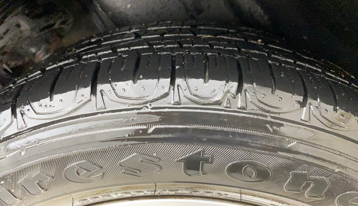 2018 Jeep Compass LIMITED (O) 1.4 PETROL AT, Petrol, Automatic, 1,03,221 km, Right Front Tyre Tread