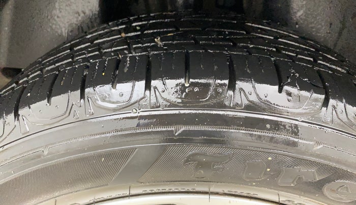 2018 Jeep Compass LIMITED (O) 1.4 PETROL AT, Petrol, Automatic, 1,03,221 km, Right Rear Tyre Tread