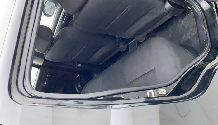 2013 Maruti Swift VDI, Diesel, Manual, 1,09,007 km, Right C pillar - Paint is slightly faded