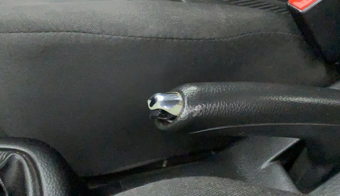 2013 Maruti Swift VDI, Diesel, Manual, 1,09,007 km, Gear lever - Hand brake lever cover torn