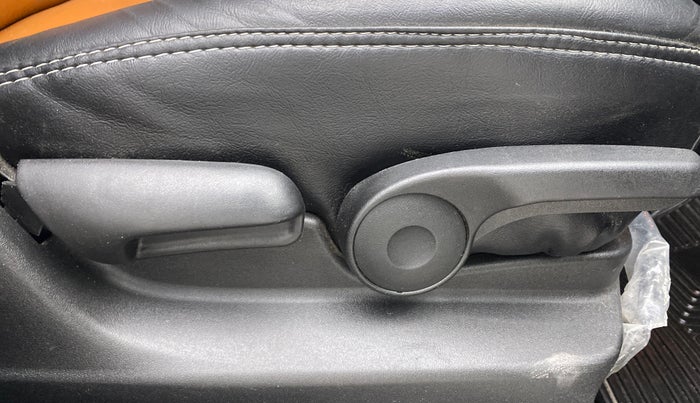 2022 Toyota URBAN CRUISER HIGH GRADE AT, Petrol, Automatic, 22,090 km, Driver Side Adjustment Panel