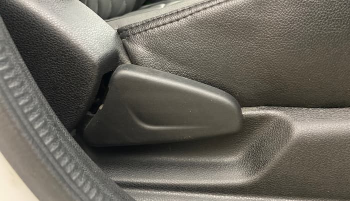 2021 Renault Kwid RXT 1.0 AMT (O), Petrol, Automatic, 31,286 km, Driver Side Adjustment Panel