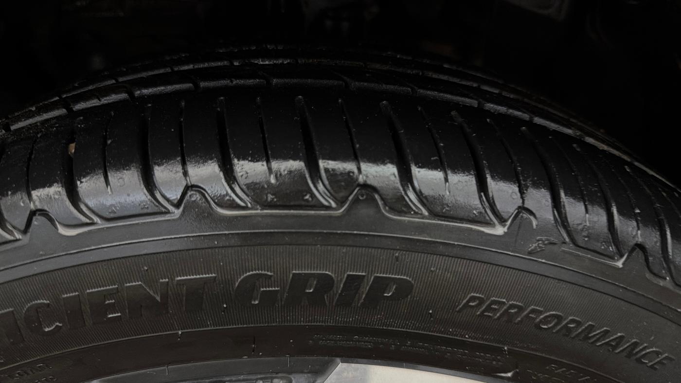 2022 Hyundai ALCAZAR PLATINUM(O) 6STR 1.5 AT, Diesel, Automatic, 1,15,752 km, Left Front Tyre Tread