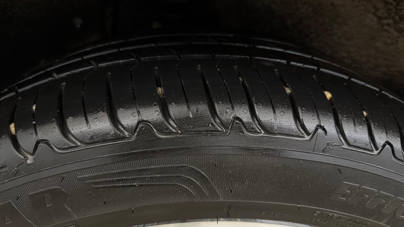 2022 Hyundai ALCAZAR PLATINUM(O) 6STR 1.5 AT, Diesel, Automatic, 1,15,752 km, Right Rear Tyre Tread