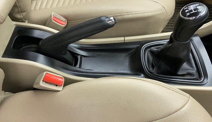 2017 Maruti Ciaz SIGMA 1.4 VVT, Petrol, Manual, 75,398 km, Gear Lever