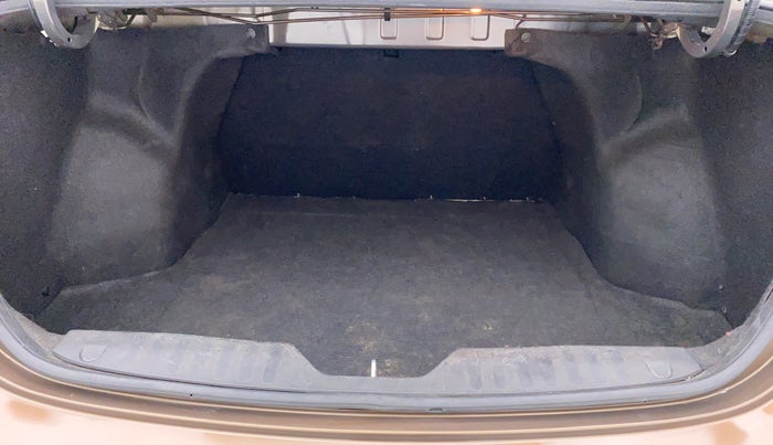 2017 Maruti Ciaz SIGMA 1.4 VVT, Petrol, Manual, 75,398 km, Boot Inside