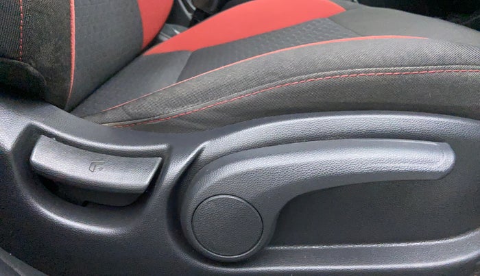2018 Hyundai i20 Active 1.2 SX, Petrol, Manual, 18,304 km, Driver Side Adjustment Panel