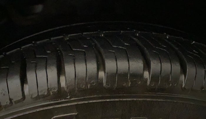 2014 Hyundai Xcent S 1.2, Petrol, Manual, 65,785 km, Left Front Tyre Tread