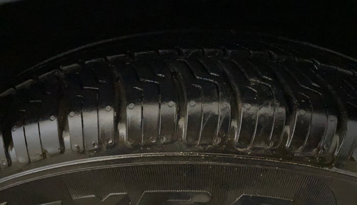 2014 Hyundai Xcent S 1.2, Petrol, Manual, 65,785 km, Right Front Tyre Tread