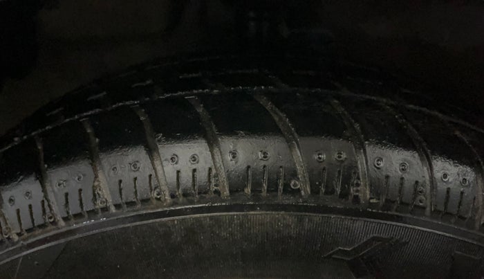 2018 Maruti Celerio VXI (O), Petrol, Manual, 40,717 km, Left Front Tyre Tread