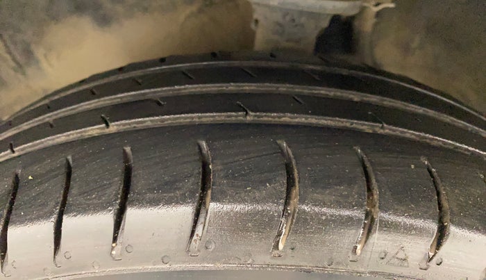 2013 Maruti Alto 800 VXI, Petrol, Manual, 83,714 km, Left Front Tyre Tread