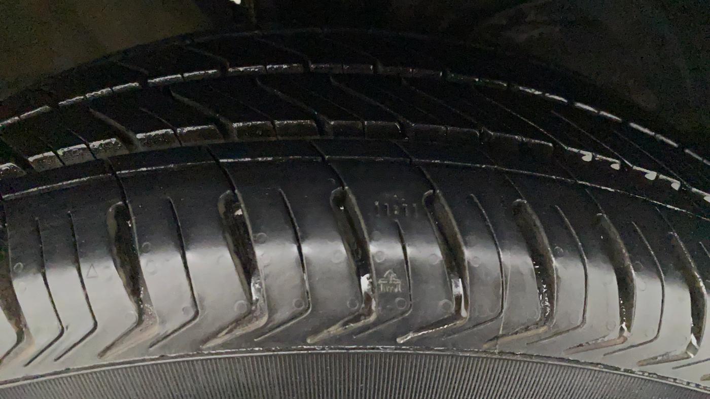 2017 Maruti Dzire ZXI PLUS, Petrol, Manual, 30,881 km, Right Front Tyre Tread