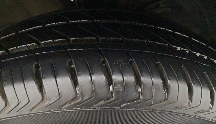 2017 Maruti Dzire ZXI PLUS, Petrol, Manual, 30,881 km, Right Front Tyre Tread