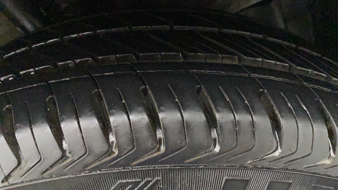 2017 Maruti Dzire ZXI PLUS, Petrol, Manual, 30,881 km, Left Front Tyre Tread