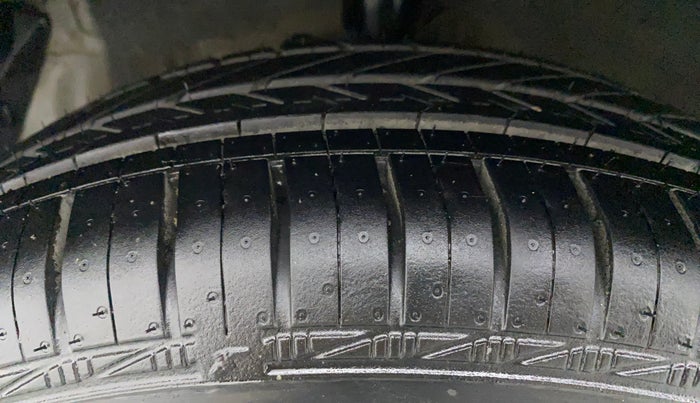 2014 Hyundai i20 MAGNA (O) 1.2, Petrol, Manual, 60,375 km, Left Front Tyre Tread
