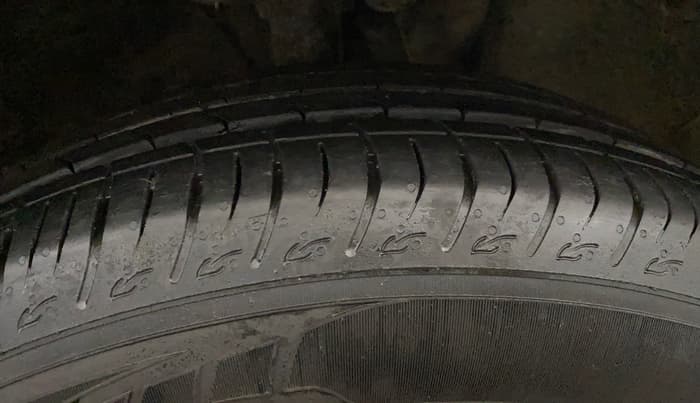 2019 Hyundai VENUE SX 1.0 TURBO, Petrol, Manual, 1,01,334 km, Right Front Tyre Tread