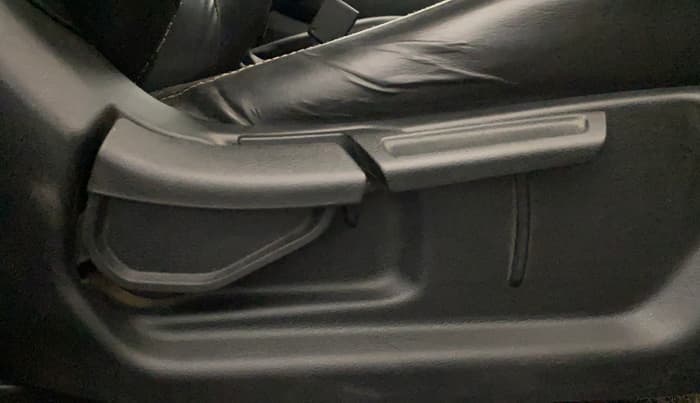 2019 Hyundai VENUE SX 1.0 TURBO, Petrol, Manual, 1,01,334 km, Driver Side Adjustment Panel