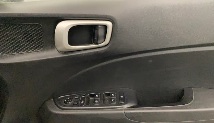 2019 Hyundai VENUE SX 1.0 TURBO, Petrol, Manual, 1,01,334 km, Driver Side Door Panels Control