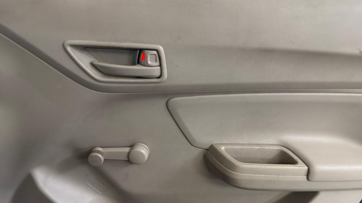 2017 Maruti Dzire LXI, CNG, Manual, 94,050 km, Driver Side Door Panels Control