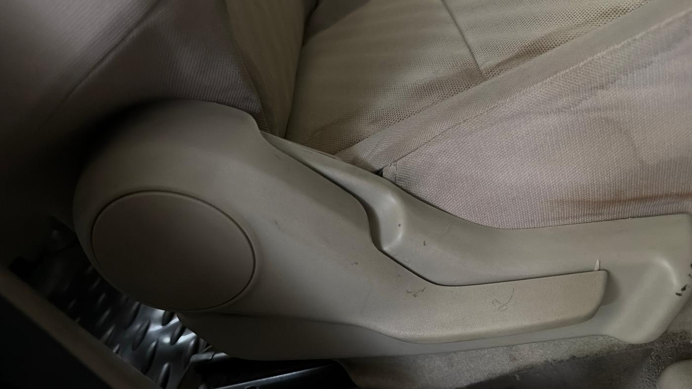 2017 Maruti Dzire LXI, CNG, Manual, 94,050 km, Driver Side Adjustment Panel