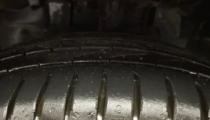 2017 Ford Figo Aspire TITANIUM 1.2 PETROL, Petrol, Manual, 38,800 km, Left Front Tyre Tread