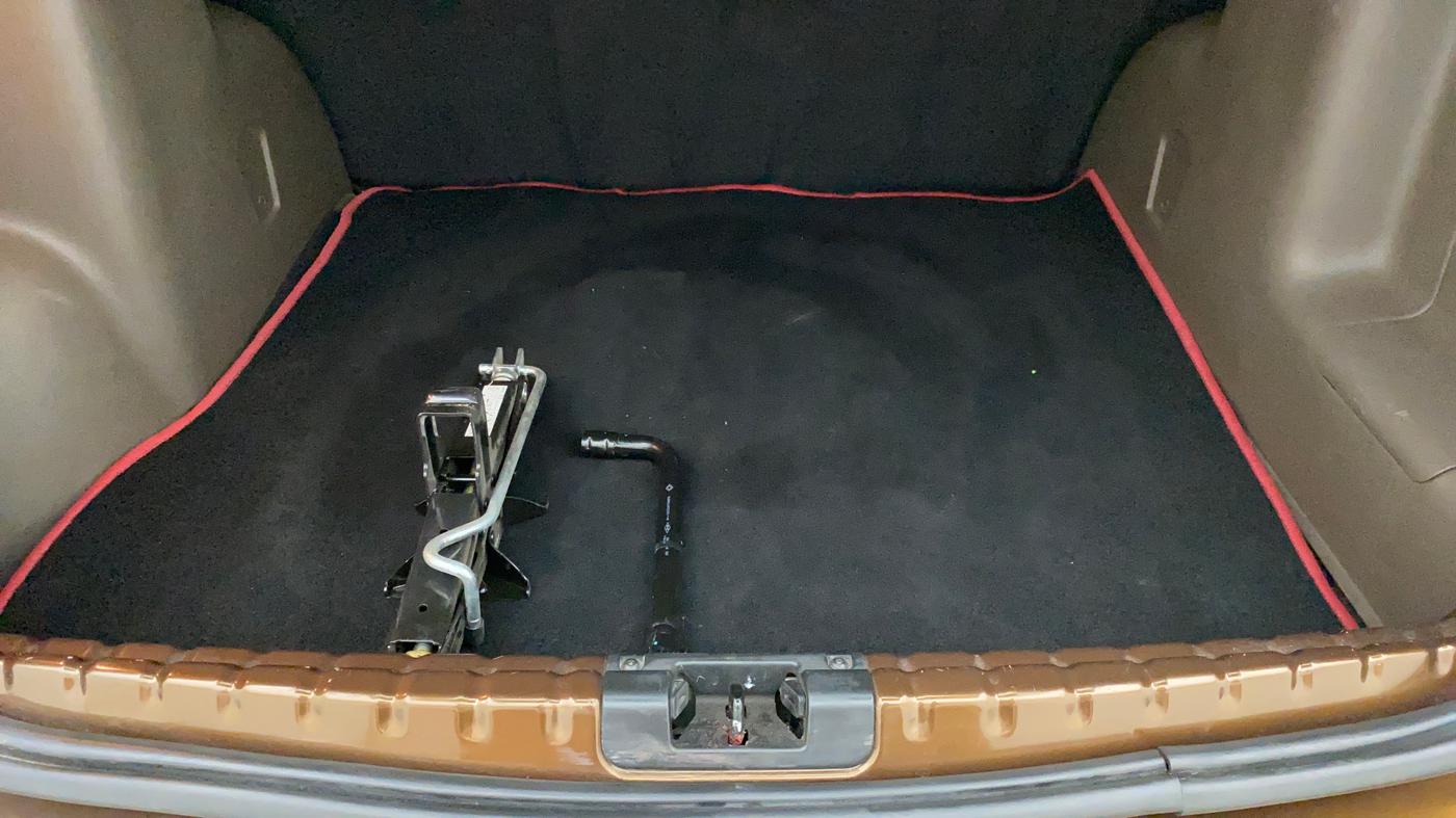 2017 Renault Duster RXL PETROL, Petrol, Manual, 40,386 km, Boot Inside