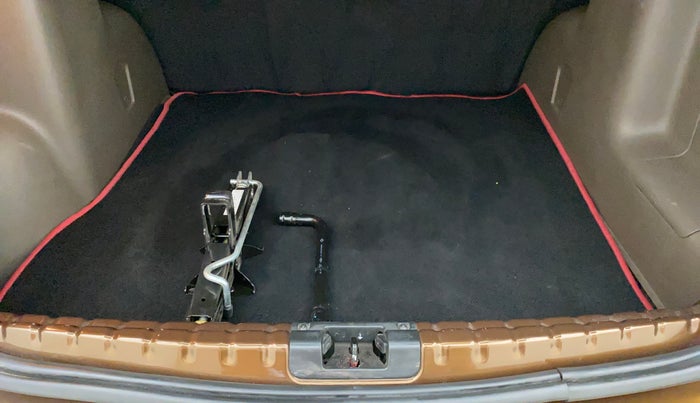 2017 Renault Duster RXL PETROL, Petrol, Manual, 40,386 km, Boot Inside