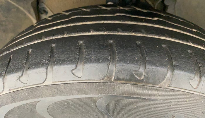 2017 Renault Duster RXL PETROL, Petrol, Manual, 40,386 km, Left Front Tyre Tread