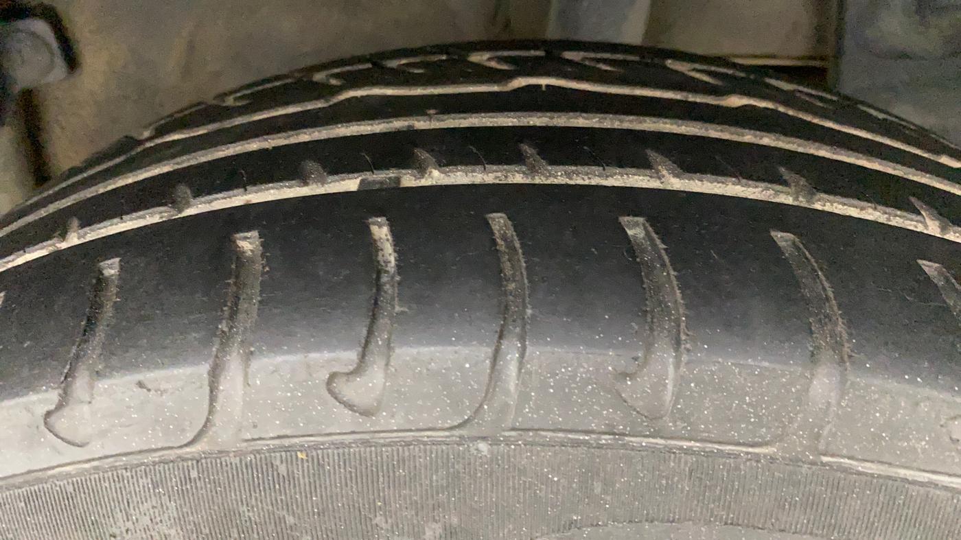 2017 Renault Duster RXL PETROL, Petrol, Manual, 40,386 km, Left Rear Tyre Tread