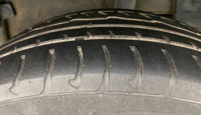 2017 Renault Duster RXL PETROL, Petrol, Manual, 40,386 km, Left Rear Tyre Tread