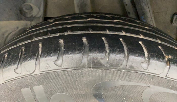2017 Renault Duster RXL PETROL, Petrol, Manual, 40,386 km, Right Rear Tyre Tread